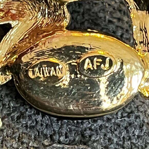 VTG 80s AFJ Rhinestone Jaguar Leopard Brooch in Gold Tone with Black Cabochon - Picture 6 of 8